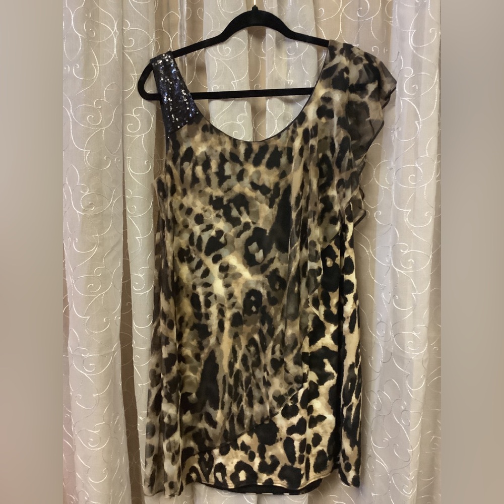 135 leopard style print one strap glitter other strap flowing material